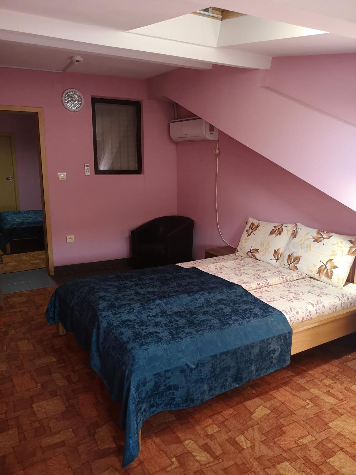 Pensiunea Mikelis International Hotel Curtea De Arges Bagian luar foto