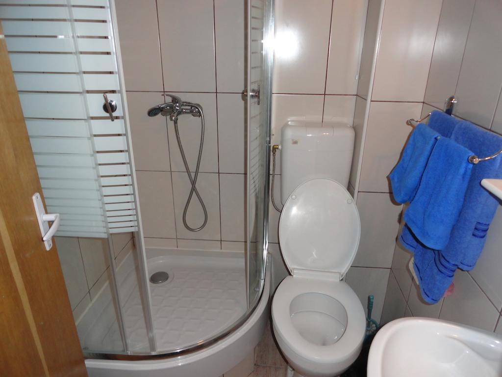 Pensiunea Mikelis International Hotel Curtea De Arges Ruang foto